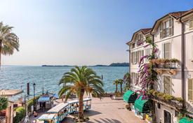 Piso – Gardone Riviera, Lombardía, Italia. 540 000 €