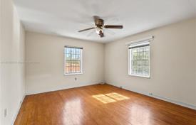 4 dormitorio casa de pueblo 225 m² en Miami, Estados Unidos. $1 000 000