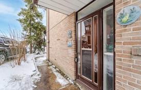 3 dormitorio adosado en North York, Canadá. C$1 095 000