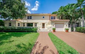 Villa – Miami Beach, Florida, Estados Unidos. 2 039 000 €