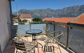 3 dormitorio piso 115 m² en Prčanj, Montenegro. 295 000 €