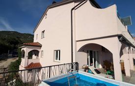 8 dormitorio casa de pueblo 159 m² en Primorje-Gorski Kotar County, Croacia. 399 000 €