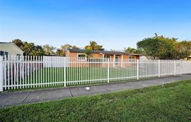 Casa de pueblo – Miami Gardens, Miami, Florida,  Estados Unidos. $490 000