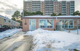 5 dormitorio adosado en North York, Canadá. C$1 075 000