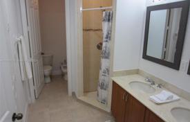 3 dormitorio casa de pueblo 201 m² en Miami, Estados Unidos. $1 100 000