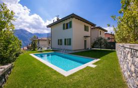 Villa – Lago Como, Lombardía, Italia. 2 900 €  por semana