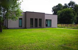 5 dormitorio villa 270 m² en Zemgale Suburb, Letonia. 600 000 €