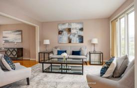 12 dormitorio casa de pueblo en North York, Canadá. C$1 927 000