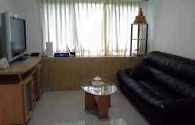 1-dormitorio apartamentos en condominio en Khlong Toei, Tailandia. $165 000