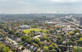 13 dormitorio casa de pueblo en North York, Canadá. C$1 207 000