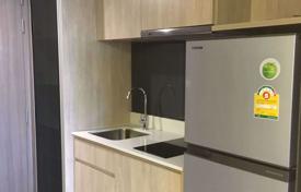 1-dormitorio apartamentos en condominio en Khlong Toei, Tailandia. $207 000