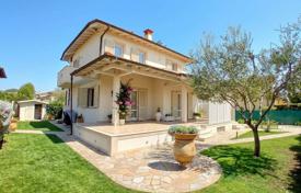 4 dormitorio villa 290 m² en Pietrasanta, Italia. 1 900 000 €