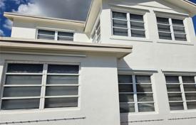 Casa de pueblo 319 m² en Miami, Estados Unidos. $950 000