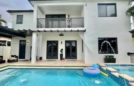 4 dormitorio casa de pueblo 336 m² en Hialeah, Estados Unidos. $1 250 000