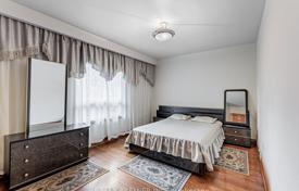 9 dormitorio casa de pueblo en North York, Canadá. C$2 322 000