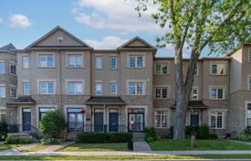 9 dormitorio adosado en North York, Canadá. C$1 881 000