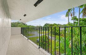 4 dormitorio casa de pueblo 305 m² en Miami, Estados Unidos. $1 275 000