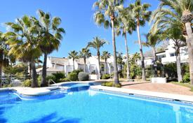 5 dormitorio adosado 393 m² en Marbella, España. 2 345 000 €