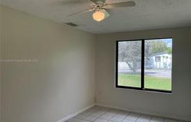 3 dormitorio casa de pueblo 119 m² en Miami, Estados Unidos. $450 000