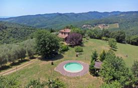 8 dormitorio chalet en Bucine, Italia. 790 000 €