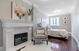 5 dormitorio adosado en Symington Avenue, Canadá. C$1 133 000