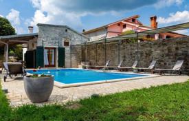 5 dormitorio casa de pueblo 280 m² en Gračišće, Croacia. 590 000 €