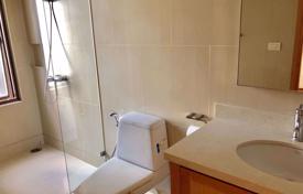 3-dormitorio apartamentos en condominio en Khlong Toei, Tailandia. $2 700  por semana