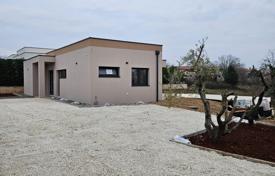2 dormitorio casa de pueblo 106 m² en Svetvinčenat, Croacia. 414 000 €