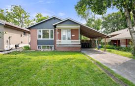 9 dormitorio casa de pueblo en Scarborough, Canadá. C$1 210 000