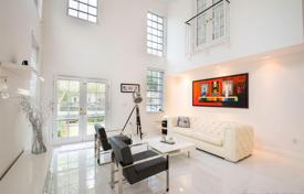 Villa – Coral Gables, Florida, Estados Unidos. 930 000 €