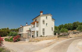 3 dormitorio casa de pueblo 122 m² en Trget, Croacia. 550 000 €