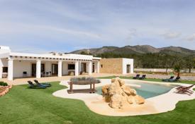 Villa – Ibiza, Islas Baleares, España. 4 300 €  por semana