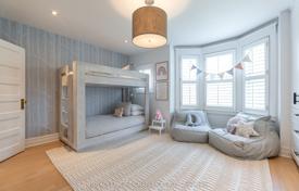 9 dormitorio adosado en Old Toronto, Canadá. C$2 288 000