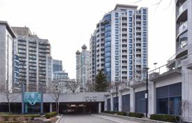 2 dormitorio piso en Lake Shore Boulevard West, Canadá. C$704 000