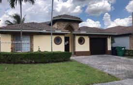 Casa de pueblo – West End, Miami, Florida,  Estados Unidos. $700 000