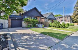 Casa de pueblo – East York, Toronto, Ontario,  Canadá. C$1 263 000