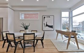 9 dormitorio casa de pueblo en Etobicoke, Canadá. C$2 580 000