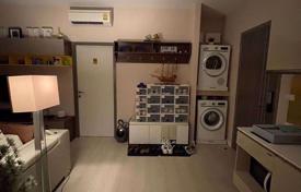 2-dormitorio apartamentos en condominio en Huai Khwang, Tailandia. $219 000