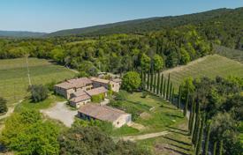 17 dormitorio finca rústica 2450 m² en Montalcino, Italia. Price on request