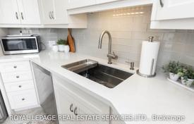 6 dormitorio piso en Etobicoke, Canadá. C$993 000