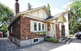 Casa de pueblo – East York, Toronto, Ontario,  Canadá. C$1 548 000