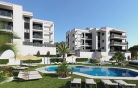 3 dormitorios a poca distancia andando de la playa, tiendas y restaurantes en Villajoyosa. Apartamento con piscina comunitaria.. 280 000 €
