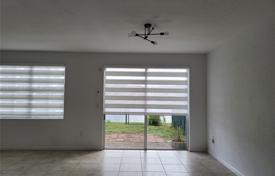 4 dormitorio casa de pueblo 192 m² en Homestead, Estados Unidos. $425 000