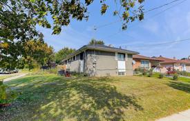 12 dormitorio casa de pueblo en Scarborough, Canadá. C$1 208 000