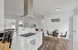 2 dormitorio casa de pueblo 102 m² en Miami, Estados Unidos. $605 000