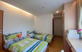 3-dormitorio apartamentos en condominio en Phra Khanong, Tailandia. $289 000