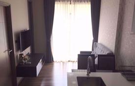 1-dormitorio apartamentos en condominio en Watthana, Tailandia. $124 000