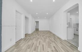 3 dormitorio casa de pueblo 187 m² en Miami, Estados Unidos. $550 000
