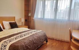 3-dormitorio apartamentos en condominio en Khlong Toei, Tailandia. $3 500  por semana