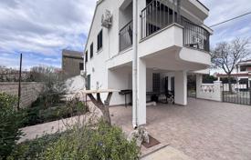 6 dormitorio casa de pueblo 175 m² en Zadar County, Croacia. 390 000 €